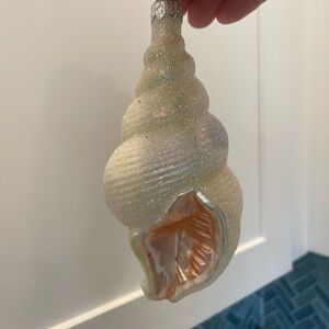 That nautical tree needs this large shell